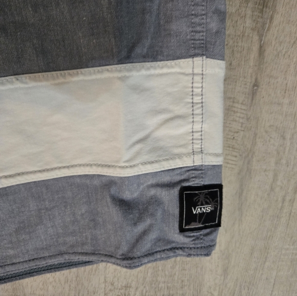Vans shorts mens 32 striped swim trunks grey white & pink - Picture 3 of 14